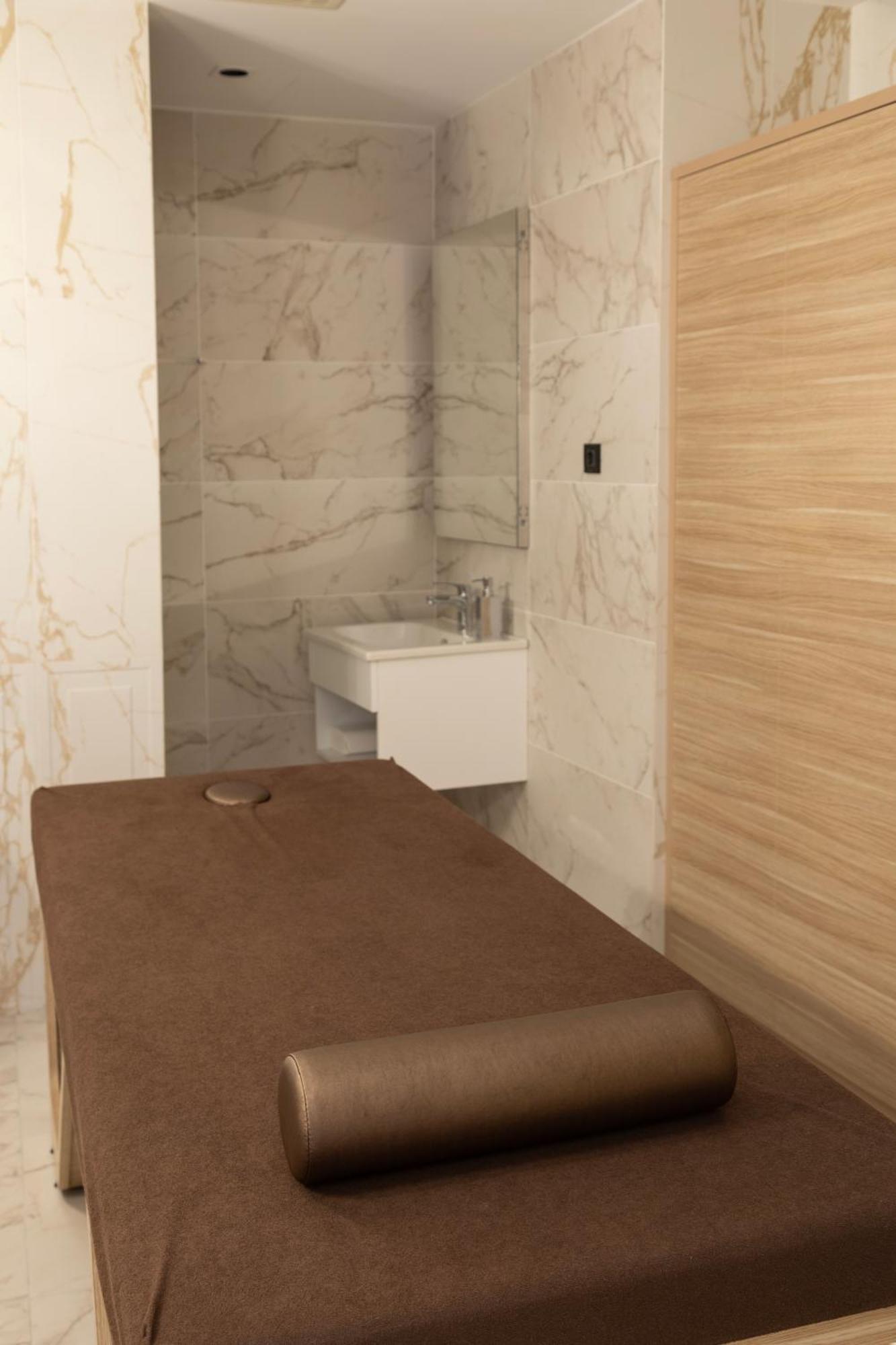 Hallmark Hotel & Spa Istanbul Exterior photo